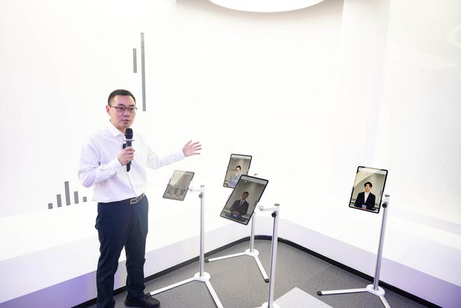 开云网站：2024“互联中国公益行动”丨大模型到底是怎么训练的？图灵小镇的AI正激烈讨论(图3)