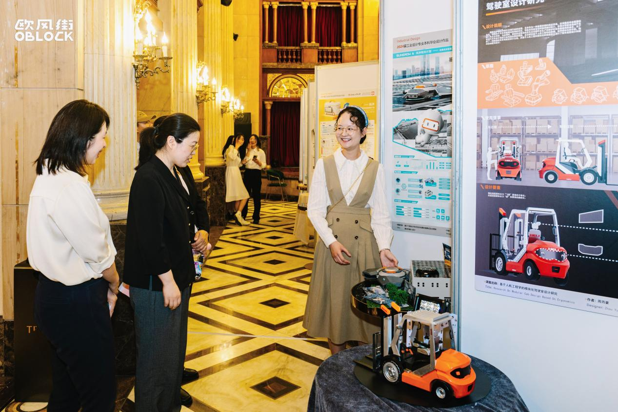开云网站：合肥工业大学建筑与艺术学院2024届本科优秀毕业设计作品展在欧洲风情街开幕(图7)
