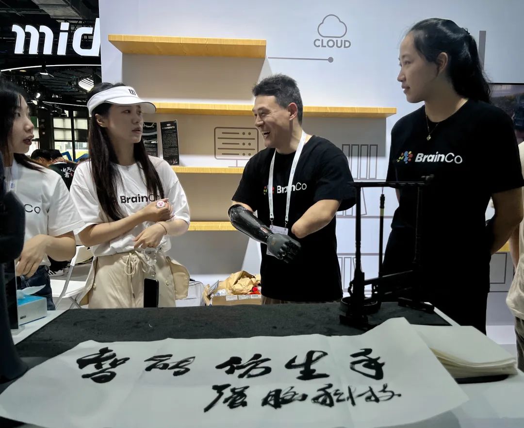 Kaiyun中国：具身智能技术开启AI机器人新时代大模型应用开启“模力”新纪元直击WAIC2024(图4)