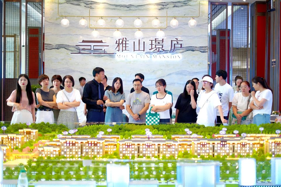 开云网站：万亩雅山盛景一环墅居封面——雅山璟庐倾城入市璀璨绽放！(图6)