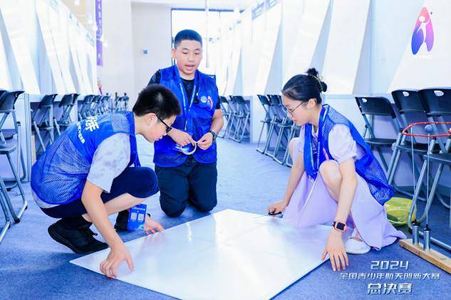 开云网站：杭州八年级学生设计的地月空间站模型方案拿下全国一等奖！(图2)