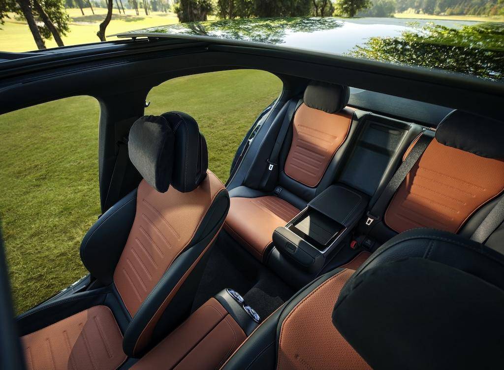 开云网站：2024年款梅赛德斯-奔驰长轴距C级车上市(图4)