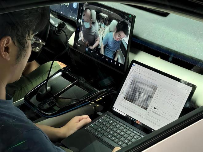 开云网站：亿咖通科技出席2024汽车电子创新大会共探AI大模型技术新篇章(图5)