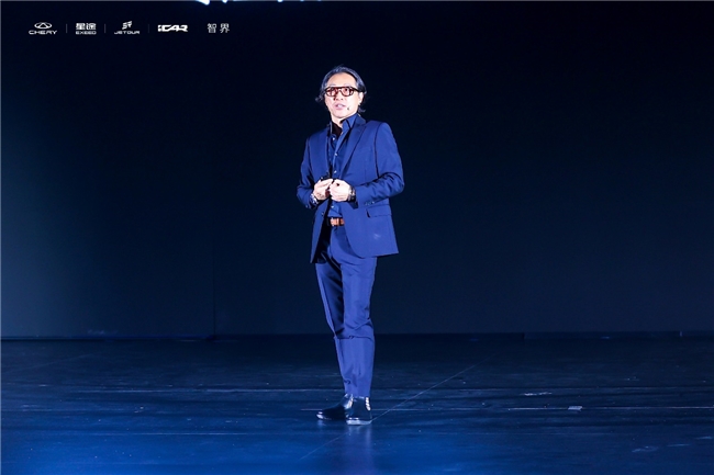 开云网站：经典设计融合概念技术2024造型日让青年设计梦想成真(图5)