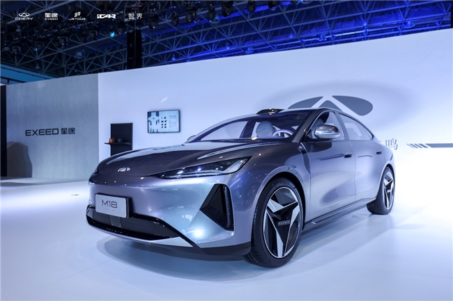 开云网站：经典设计融合概念技术2024造型日让青年设计梦想成真(图9)