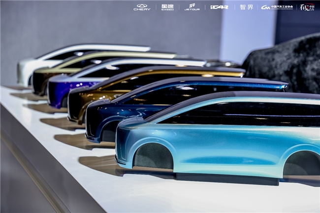 开云网站：经典设计融合概念技术2024造型日让青年设计梦想成真(图10)