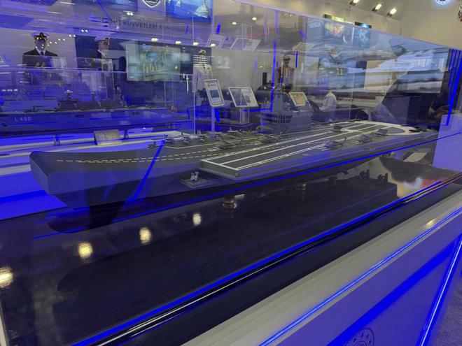 Kaiyun中国：土耳其海军首次展示MUGEM模型：一艘完全自主研发的新型航空母舰(图2)