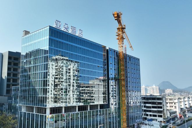 开云网站：荒废10年！桂林市中心知名烂尾楼彻底变身！实探现场…(图5)