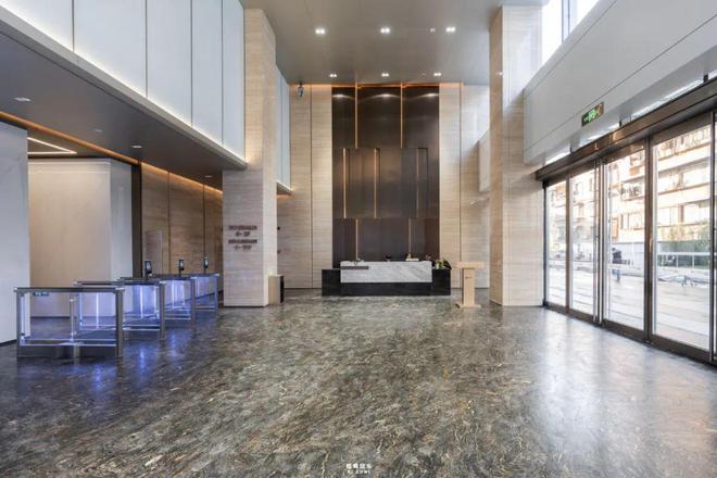 开云网站：荒废10年！桂林市中心知名烂尾楼彻底变身！实探现场…(图7)