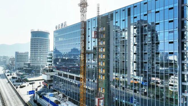 开云网站：荒废10年！桂林市中心知名烂尾楼彻底变身！实探现场…(图3)