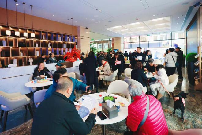 开云网站：荒废10年！桂林市中心知名烂尾楼彻底变身！实探现场…(图14)