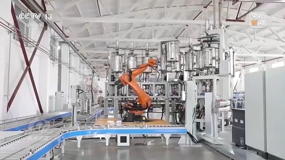 开云网站：焦点访谈丨AI虚拟调度员、AI兽医助手……人工智能赋能产业、智绘未来！(图11)