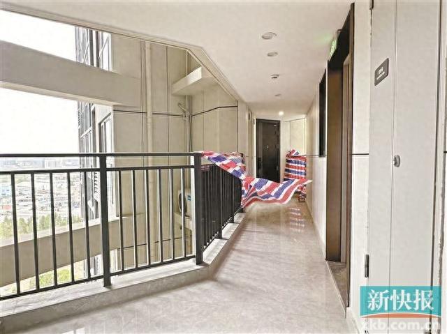 开云网站：中旅名门府风雨连廊漏风雨雨水倒灌浸家门(图1)