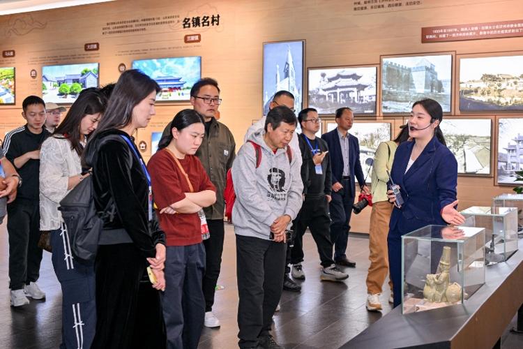 开云网站：万千气象看山东丨网络名人走进临沂：触摸“商贸名城、物流之都”的新质生产力