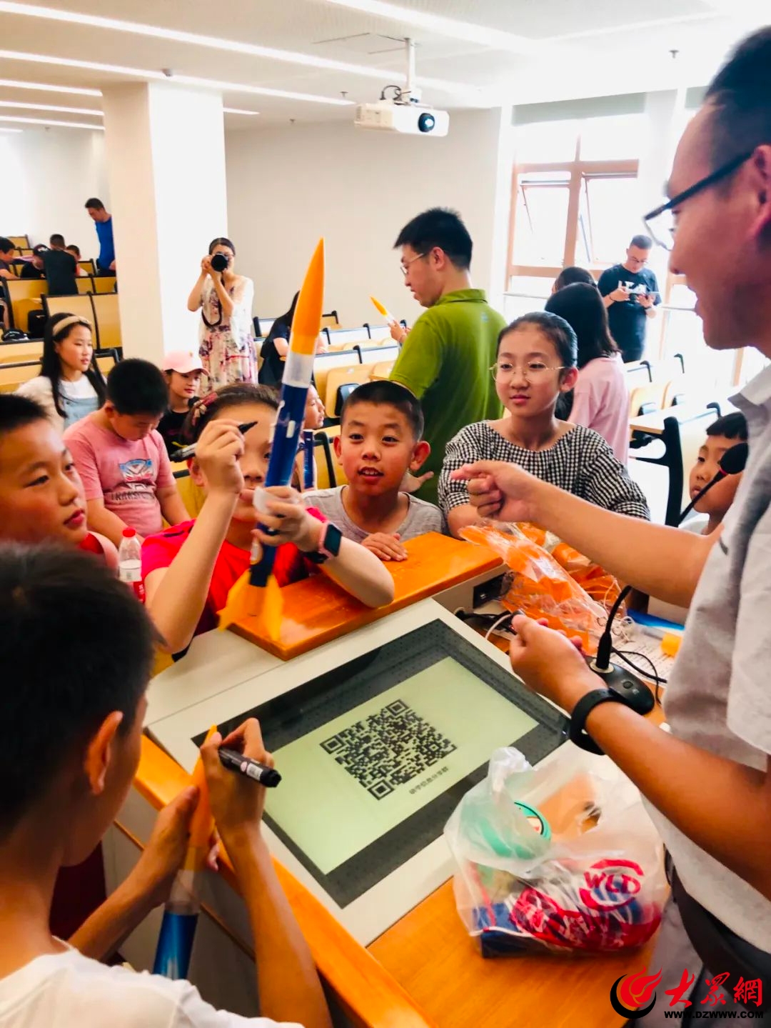 开云网站：逐梦蓝天！2024年北航青岛研究院青少年航模夏令营启动招生(图2)