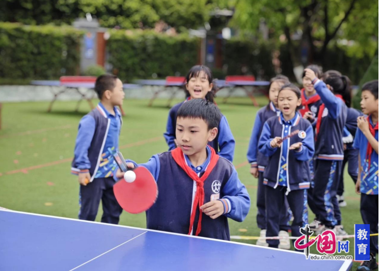 开云网站：成都市站东小学：这份学期末答卷我们先交了！(图12)