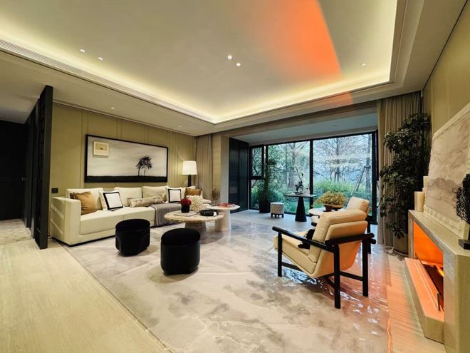 Kaiyun中国：九月百度热搜@中環置地中心·望雲售楼处电话：顶奢生活之选(图16)