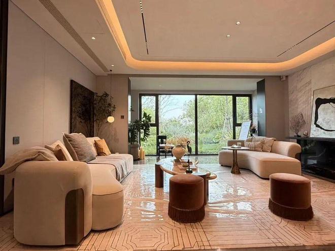 开云网站：十百度热搜@中环置地中心望雲售楼处电话：顶奢生活之选(图17)