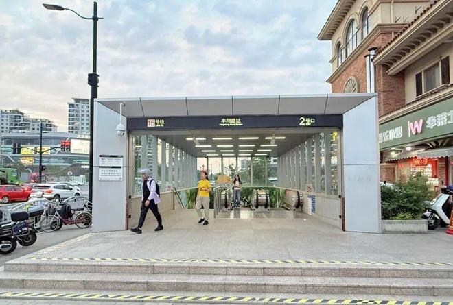 开云网站：十百度热搜@中环置地中心望雲售楼处电话：顶奢生活之选(图23)