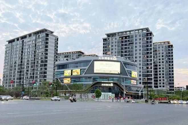 开云网站：十百度热搜@中环置地中心望雲售楼处电话：顶奢生活之选(图24)