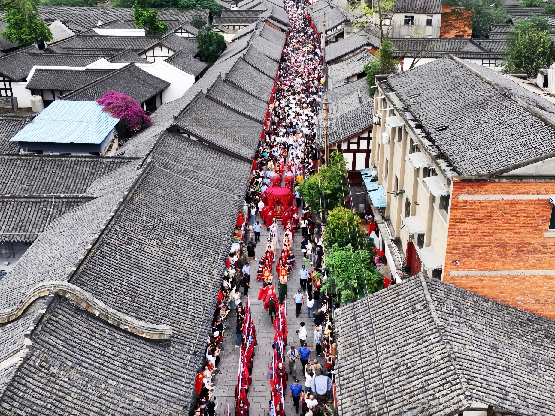 开云网站：【你好小镇】四川城厢：好戏连城(图3)