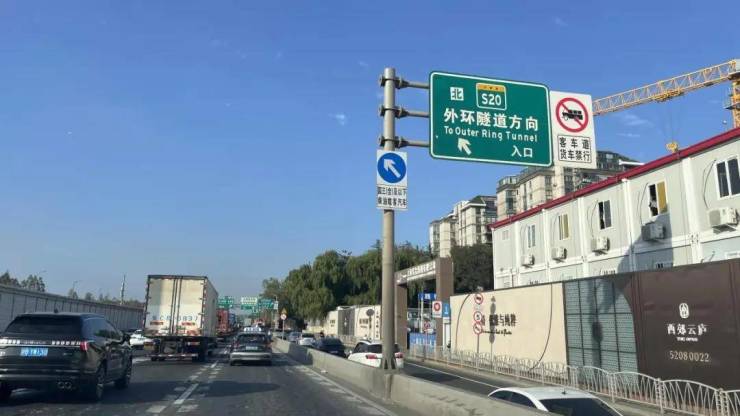 开云网站：捂盘两年首开折戟西郊云庐二批次52套取证尚能饭否？(图5)