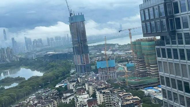 开云网站：⚡热搜联泰深超总售楼处发布：顶豪生活新篇章！(图7)