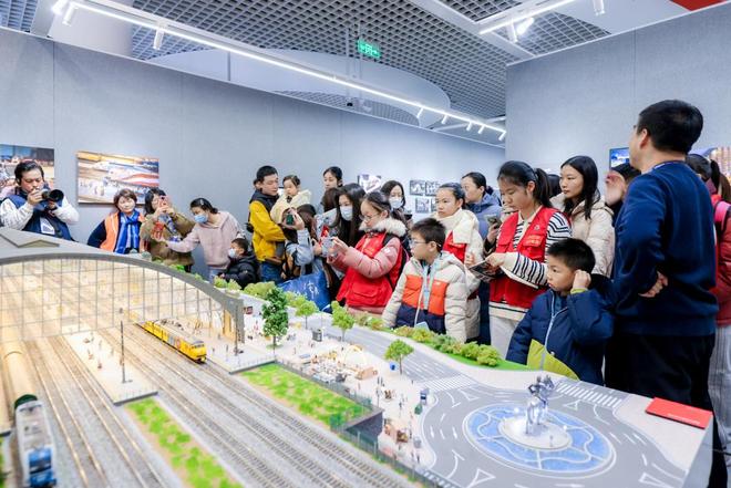 Kaiyun中国：火车迷的节日！上海这个火车模型展上演跨时空的“铁道聚会”(图4)
