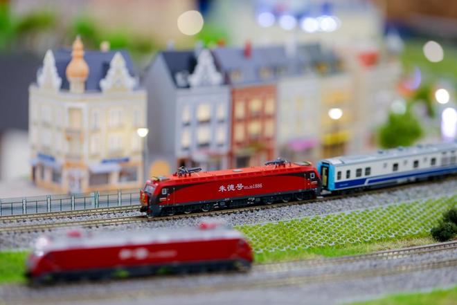 Kaiyun中国：火车迷的节日！上海这个火车模型展上演跨时空的“铁道聚会”(图7)