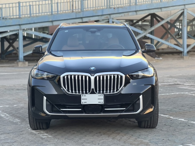 开云网站：2024款宝马X530TXLine本家现车现车清仓处理