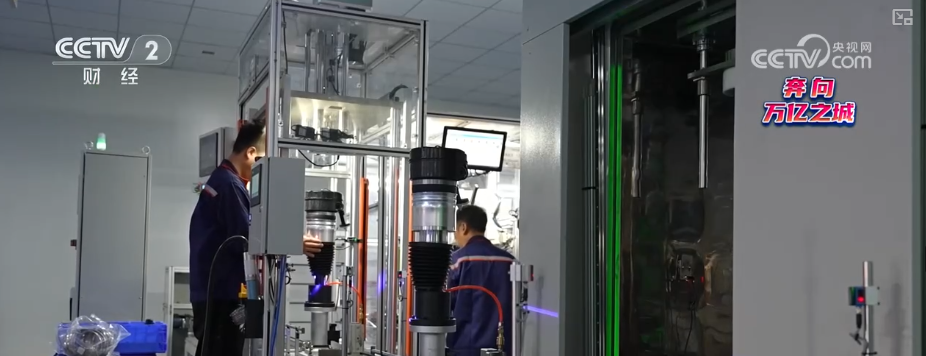 开云网站：从“制造”到“智造”传统产业焕新“加速跑”新产业激活增长新动能奔向万亿之城(图16)