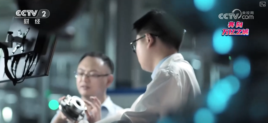 开云网站：从“制造”到“智造”传统产业焕新“加速跑”新产业激活增长新动能奔向万亿之城(图21)