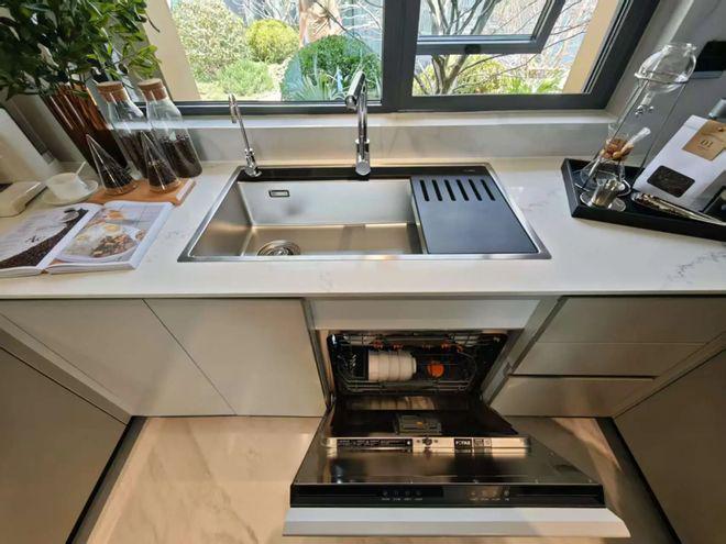 Kaiyun中国：⚡通告｜中环铂樾售楼处发布：中环铂樾启幕理想生活新篇(图10)