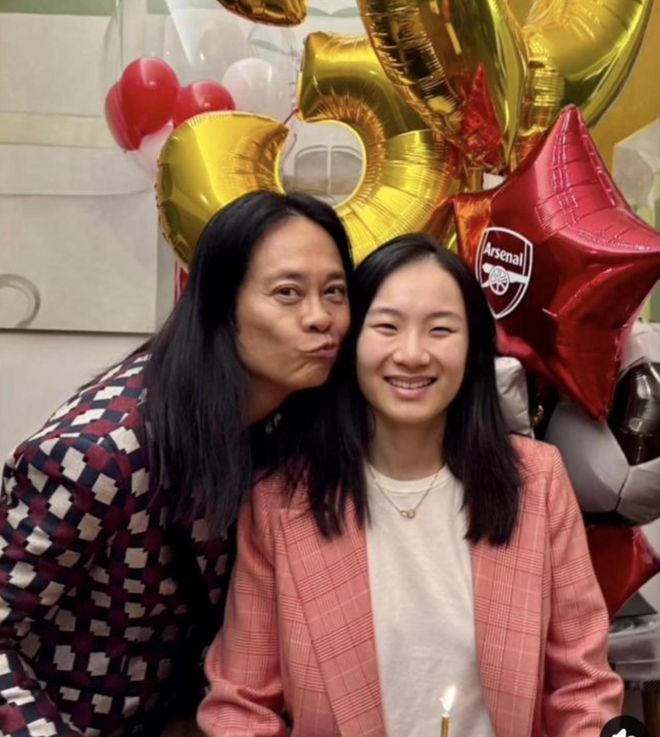 开云网站：61岁蔡一智陪儿子逛街13岁儿子身高猛长父子俩有说有笑感情好(图4)